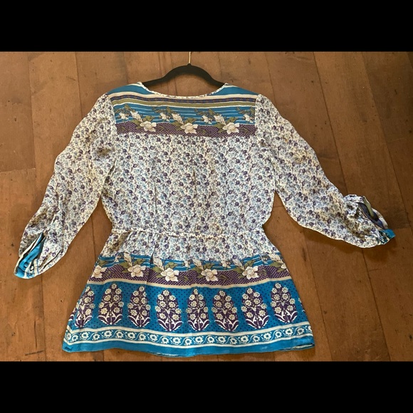 Lucky Brand top - EXCELLENT CONDITION- NO FLAWS - Picture 2 of 4